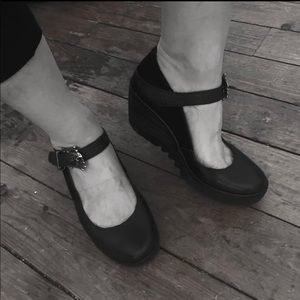 FLY LONDON LEATHER/SUEDE MARY JANES - YUKO